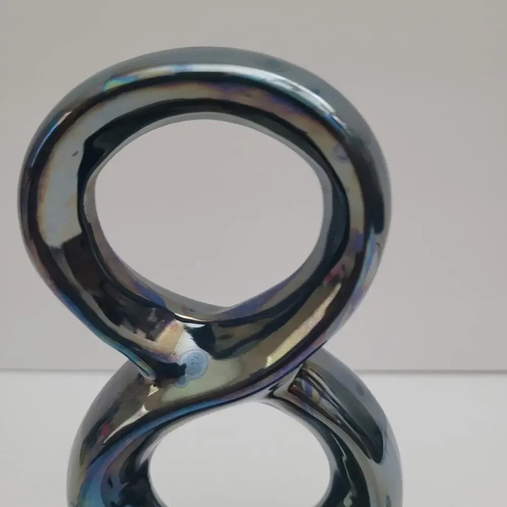 Infinity Loop Vase - Picture 7 of 9